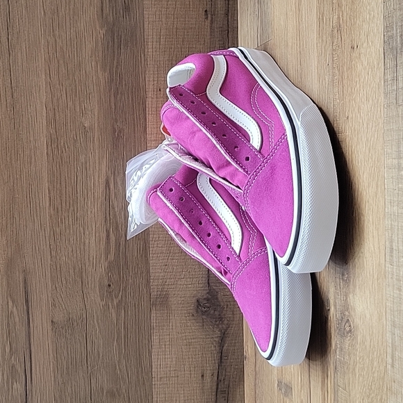 Vans Shoes - Van's old school Brand new in the box.